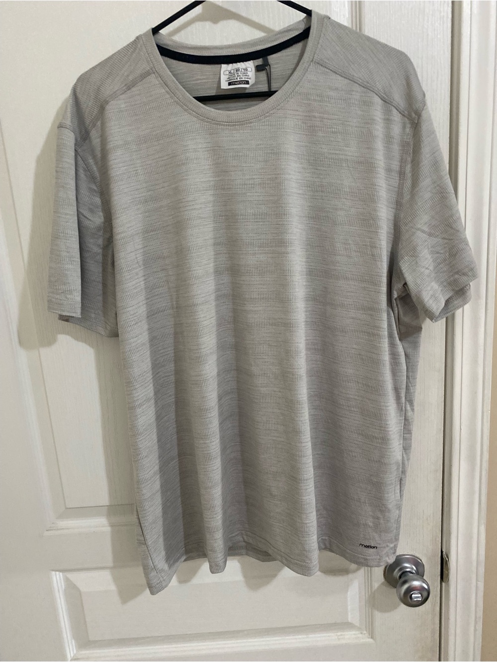 Men's Light Gray Performance Short-Sleeve Tee